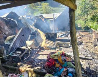 Warga dan Kelurahan Tamarunang Gowa Bersihkan Sampah di Jalan Bate Salapang