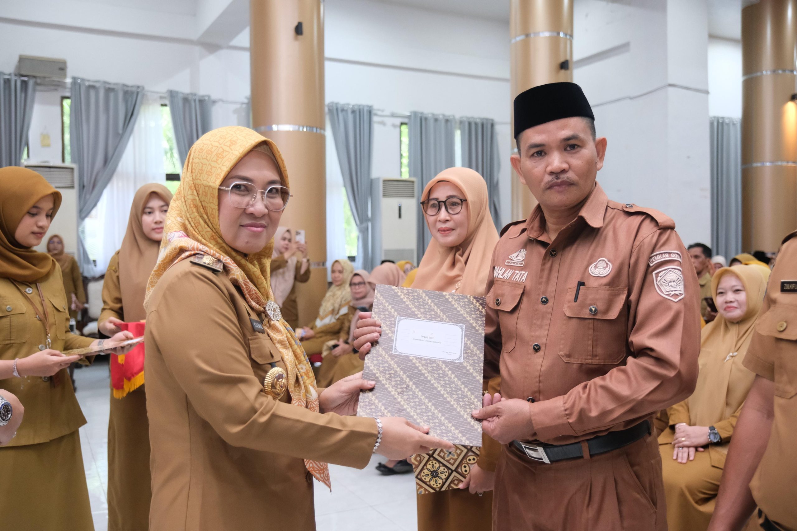 Dorong Penguatan Sektor Pendidikan,Bupati Gowa Serahkan 238 SK Kepsek dan Pengawas