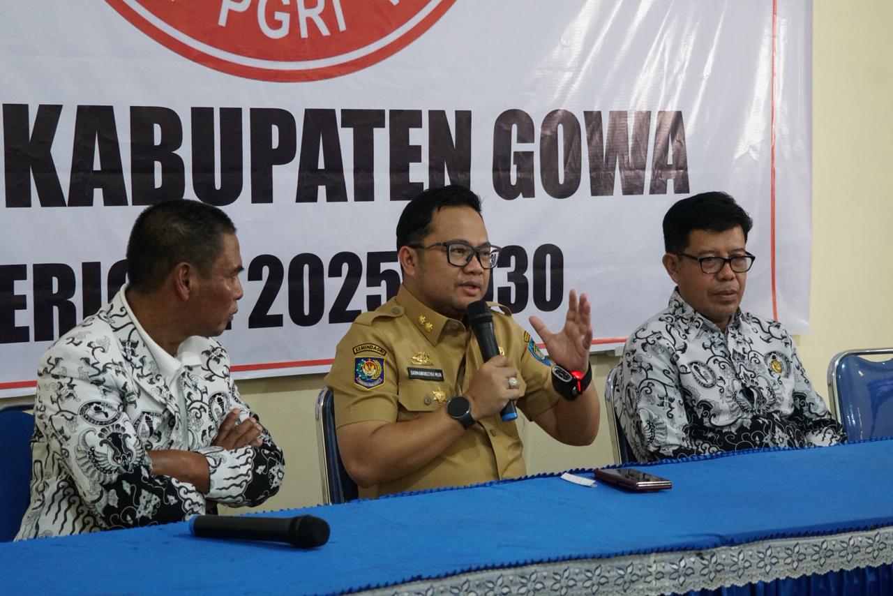 Wabub Gowa Salurkan Bantuan,Kolaborasi PGRI dan BazNas Gowa