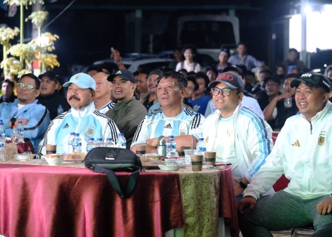 Eratkan Kebersamaan dengan Warga, Wabup Gowa dan Dandim Nobar Piala Dunia hingga Subuh